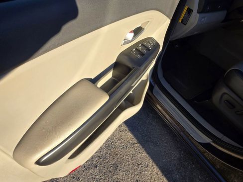 Used 2017 Kia Sedona LX w/ LX Essentials Premium Package image 8