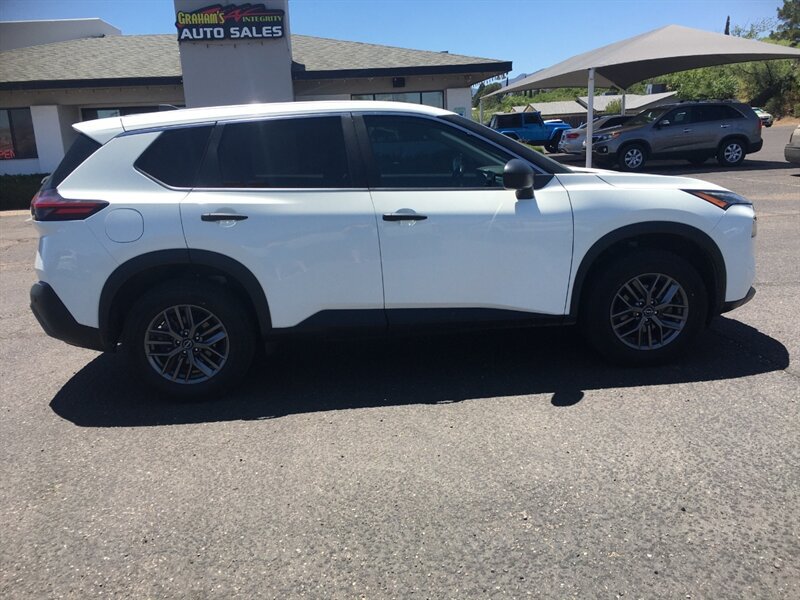 Used 2023 Nissan Rogue S AWD/4WD image 2