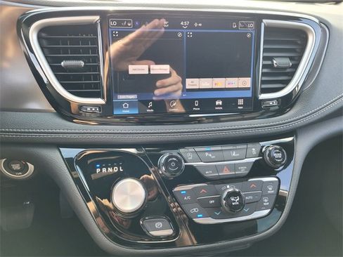 New 2026 Chrysler Pacifica Select image 23