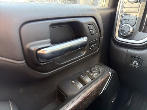 Used 2022 GMC Sierra 3500 Denali w/ Denali Black Diamond Edition image 25