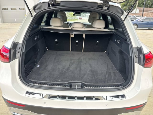 Used 2025 Mercedes-Benz GLC 300 4MATIC image 8