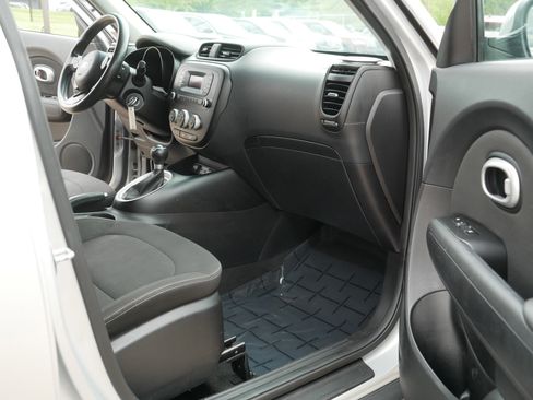 Used 2014 Kia Soul FWD image 19