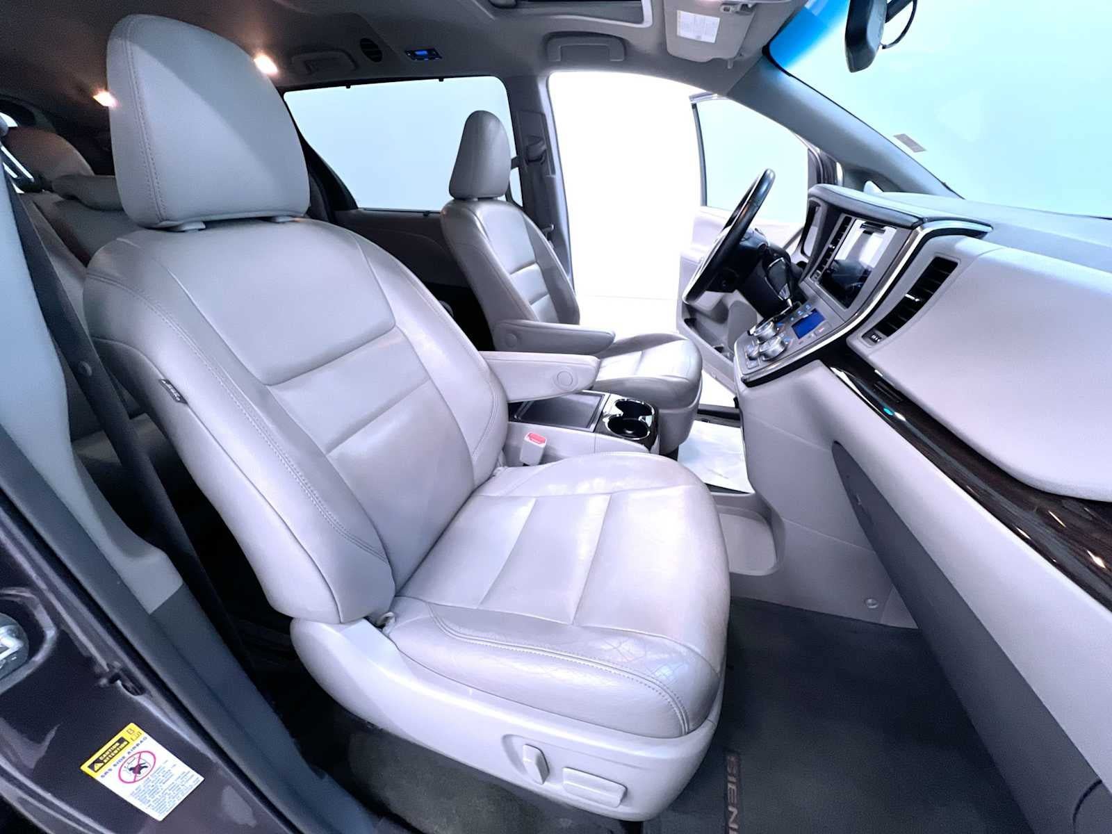 Used 2015 Toyota Sienna XLE FWD image 36
