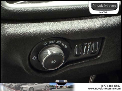 Used 2022 Chrysler Pacifica Limited w/ S Appearance Package image 16