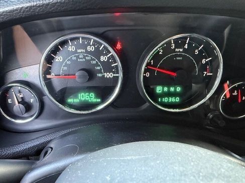 Used 2014 Jeep Wrangler Unlimited Sahara image 25