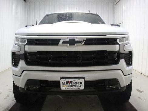 Used 2022 Chevrolet Silverado 1500 RST w/ Convenience Package II AWD/4WD image 2
