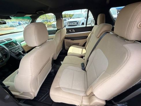 Used 2016 Ford Explorer XLT w/ Equipment Group 201A image 8