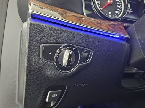Used 2017 Mercedes-Benz E 300 4MATIC image 8