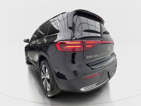Used 2024 Mercedes-Benz EQB 300 4MATIC image 10