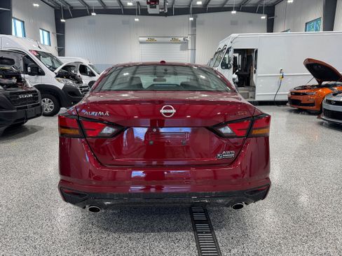 Used 2024 Nissan Altima 2.5 SR w/ SR Premium Package AWD/4WD image 6