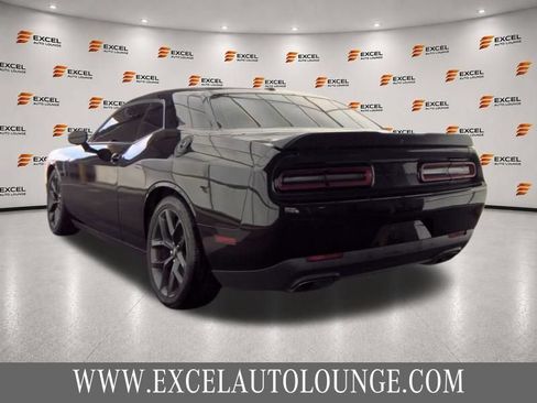 Used 2022 Dodge Challenger R/T w/ Blacktop Package RWD image 3