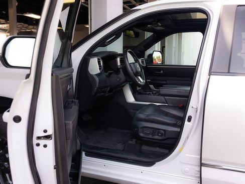 Used 2025 Toyota Tundra Platinum AWD/4WD image 31