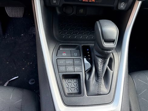 Used 2025 Toyota RAV4 XLE AWD/4WD image 19