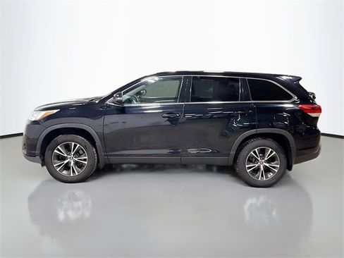 Used 2019 Toyota Highlander LE image 7