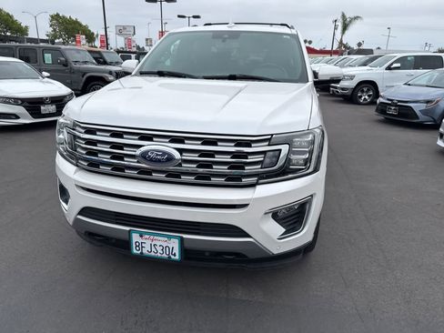 Used 2018 Ford Expedition Limited w/ Equipment Group 301A AWD/4WD image 3