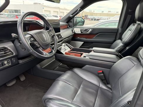Used 2023 Lincoln Navigator Reserve image 12
