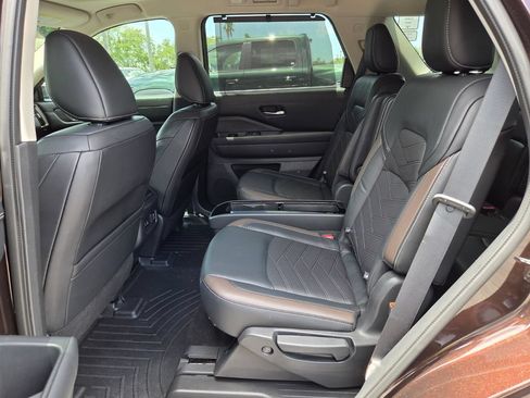 Used 2022 Nissan Pathfinder Platinum w/ Cargo Package AWD/4WD image 14
