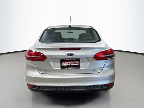 Used 2018 Ford Focus SE FWD image 3