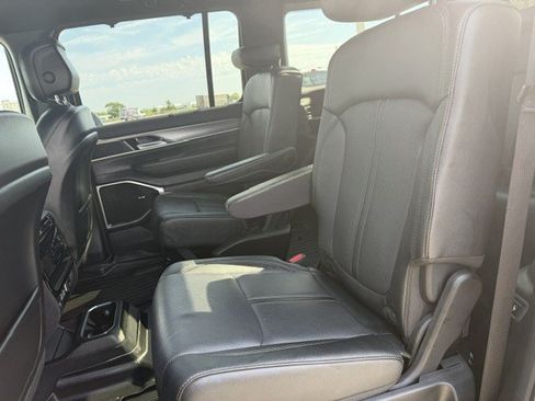 Used 2026 Jeep Grand Wagoneer Limited AWD/4WD image 35