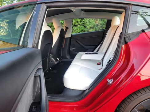 Used 2021 Tesla Model 3 Performance image 30