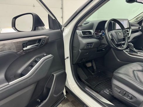 Used 2021 Toyota Highlander Platinum image 19