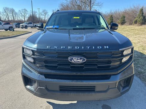New 2026 Ford Expedition Active image 17