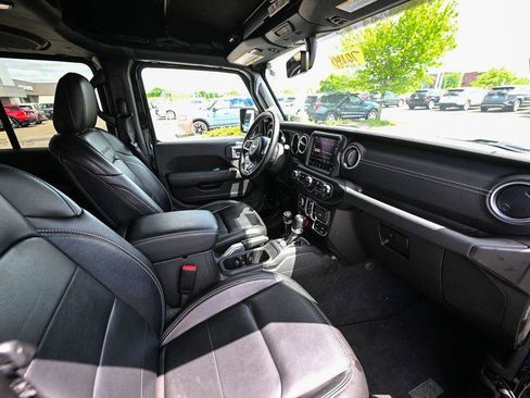 Used 2023 Jeep Wrangler Unlimited Sahara w/ Cold Weather Group AWD/4WD image 23