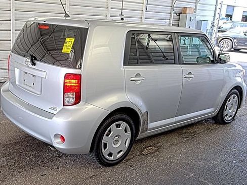 Used 2011 Scion xB FWD image 2