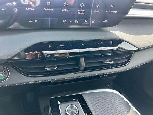 New 2026 Buick Enclave Preferred w/ Power Package AWD/4WD image 26