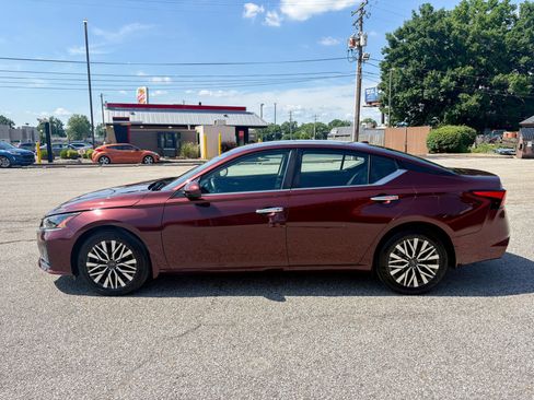 Used 2024 Nissan Altima 2.5 SV w/ SV Premium Package AWD/4WD image 11