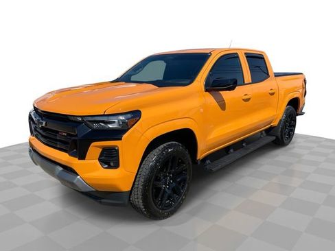 Used 2025 Chevrolet Colorado Z71 w/ Technology Package AWD/4WD image 1