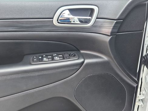 Used 2021 Jeep Grand Cherokee Laredo X image 18