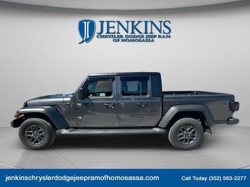 New 2025 Jeep Gladiator Sport image 5