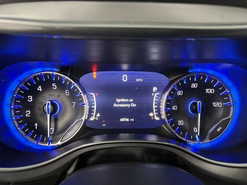 Used 2025 Chrysler Pacifica Limited FWD image 25