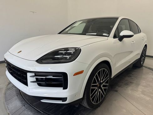 Used 2025 Porsche Cayenne S AWD/4WD image 30