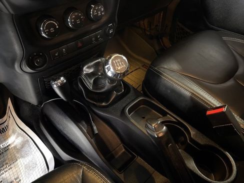 Used 2015 Jeep Wrangler Unlimited Sahara image 18