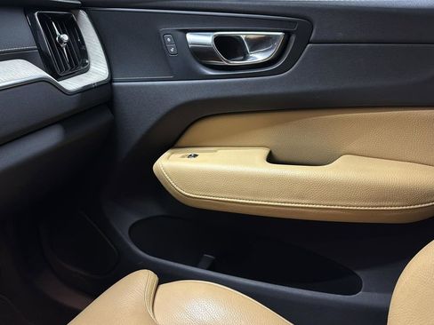 Used 2018 Volvo XC60 T6 Inscription w/ Convenience Package image 24