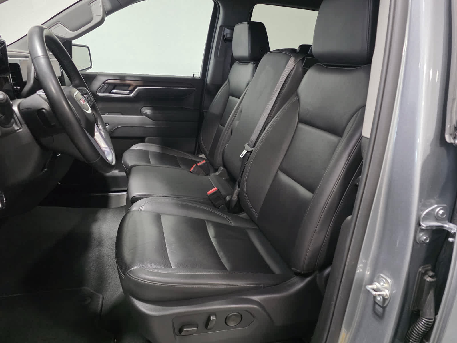 Used 2025 GMC Sierra 1500 SLT AWD/4WD image 15