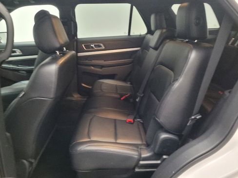 Used 2017 Ford Explorer XLT w/ Equipment Group 202A image 18