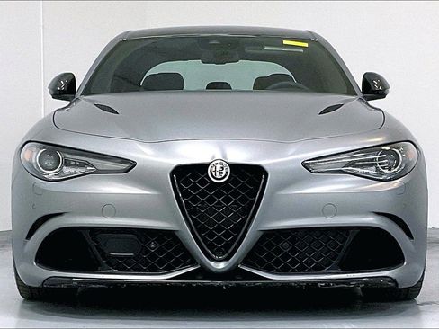 Used 2019 Alfa Romeo Giulia Quadrifoglio image 2