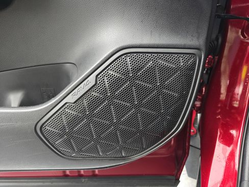 Used 2020 Toyota RAV4 XLE w/ Convenience Package FWD image 23