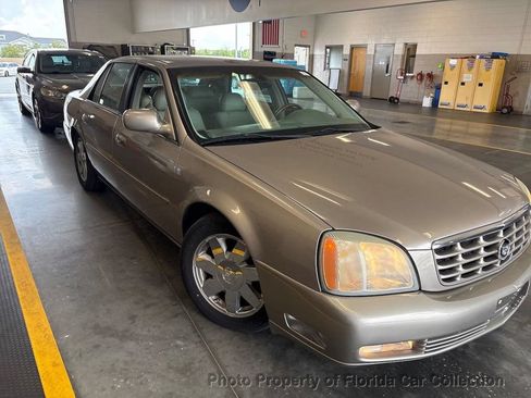 Used 2004 Cadillac De Ville DTS w/ Equipment Group FWD image 2