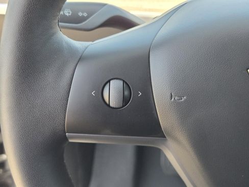 Used 2023 Tesla Model Y Long Range AWD/4WD image 16