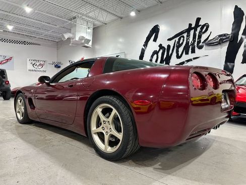 Used 2003 Chevrolet Corvette Coupe w/ Preferred Equipment Group RWD image 4