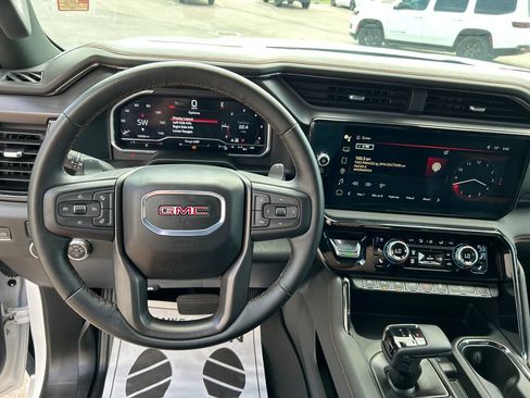 Used 2024 GMC Sierra 1500 AT4 w/ AT4 Preferred Package AWD/4WD image 11