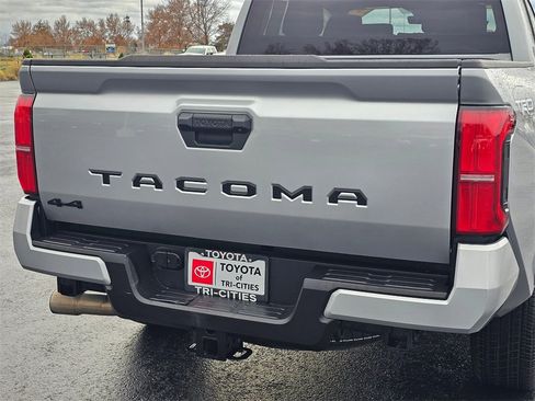 Used 2025 Toyota Tacoma TRD Sport image 13
