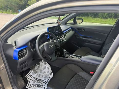 Used 2021 Toyota C-HR XLE FWD image 13