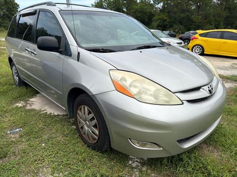 Used 2006 Toyota Sienna LE w/ LE Pkg 2 FWD image 3