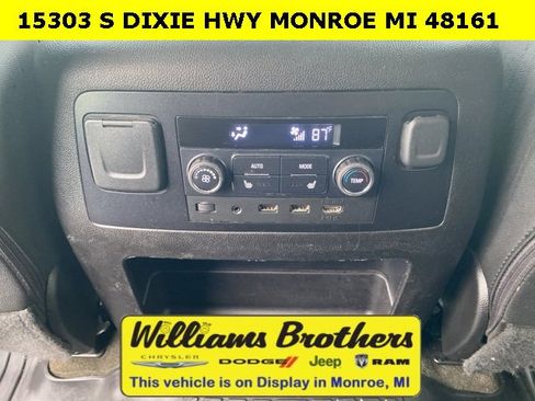 Used 2017 Chevrolet Suburban LT image 26