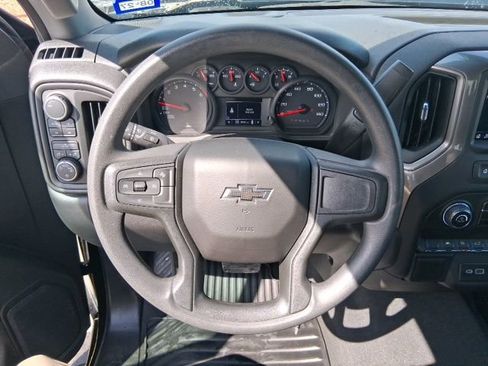 Used 2025 Chevrolet Silverado 1500 Custom Trail Boss w/ Dark Appearance Package AWD/4WD image 8